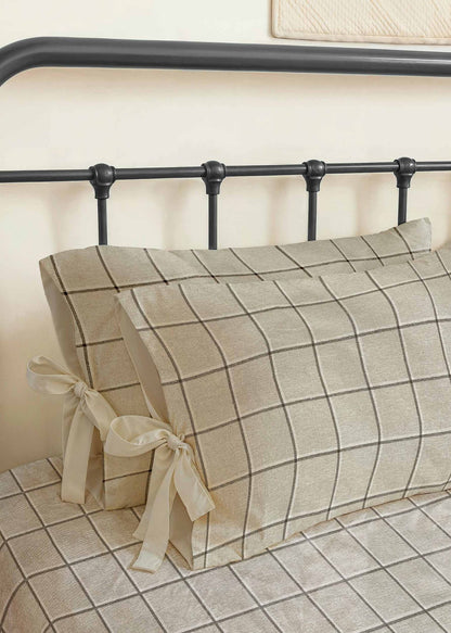 Lamlash fabric by Coordonné in Silver, shown in a styled room