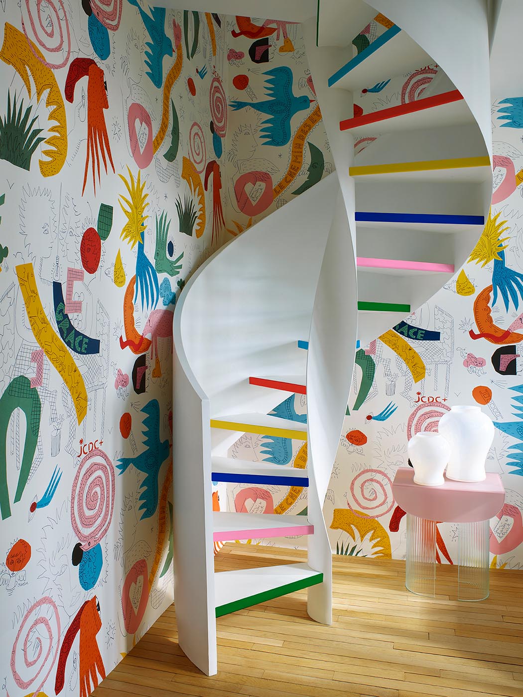 Le Chemin des Etoiles Wallpaper by Pierre Frey shown in a room setting (view 1)