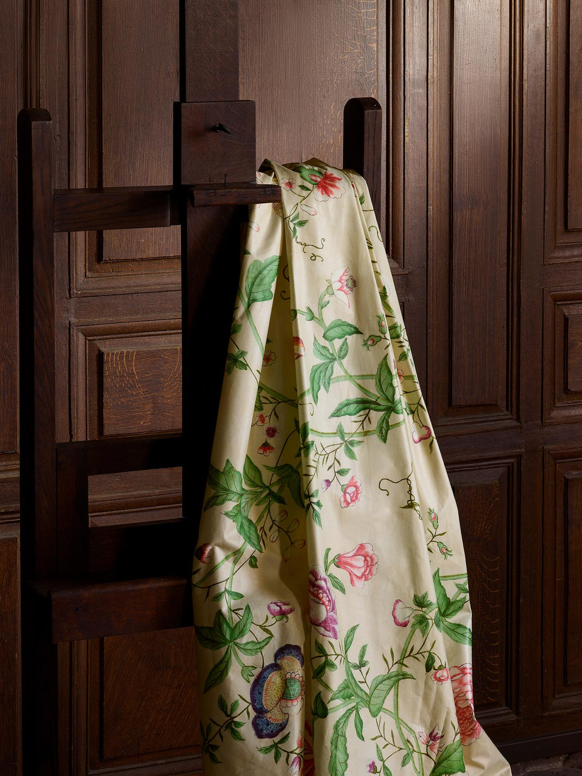 Le Paravent Chinois Chintz Fabric by Braquenié shown in a room setting (view 2)