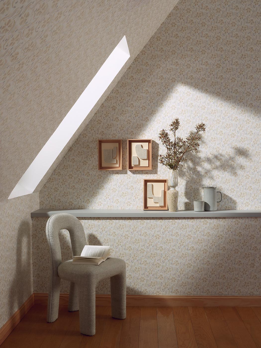 Les Anemones Wallpaper by Pierre Frey shown in a room setting (view 1)