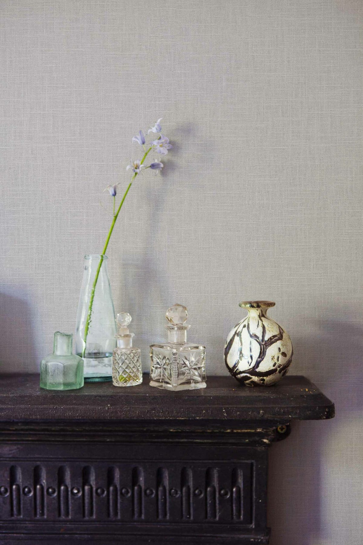 Linazo Minimal contract wallcovering by Coordonné in No. 64786905, shown in a styled room