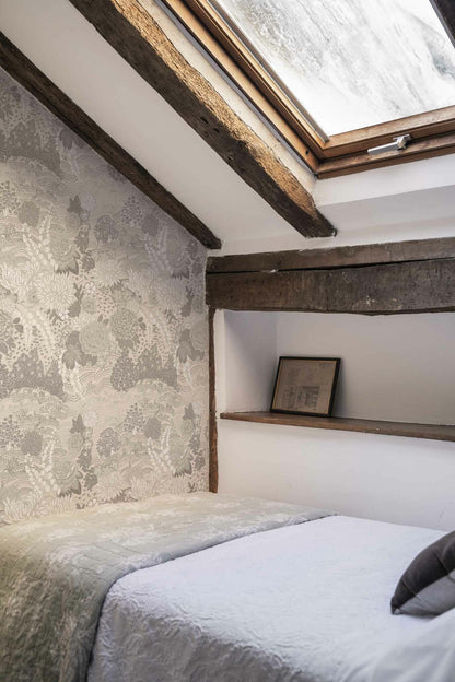 Maria Luisa wallpaper by Coordonné in Cisne, shown in a styled room