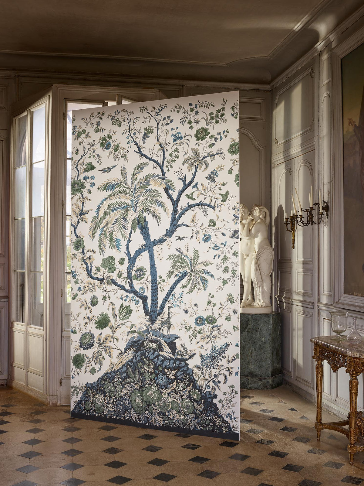 Voile de Genes Wallpaper by Braquenié shown in a room setting (view 2)